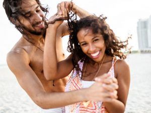 Aprende a bailar salsa en la escuela de baile Basic